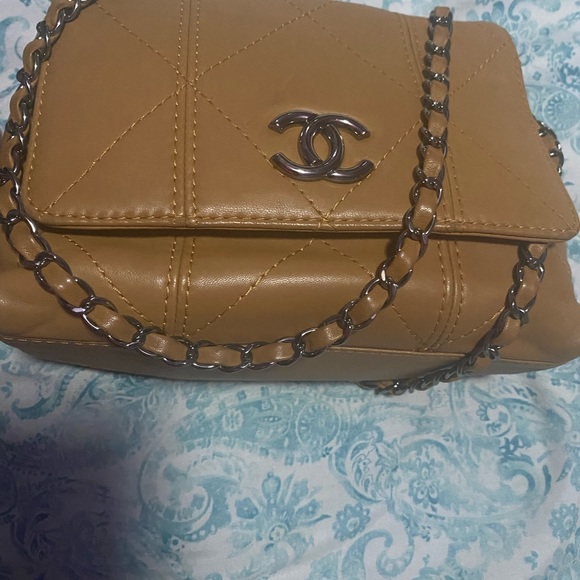 Authentic Lambskin Chanel bag - Picture 7 of 12
